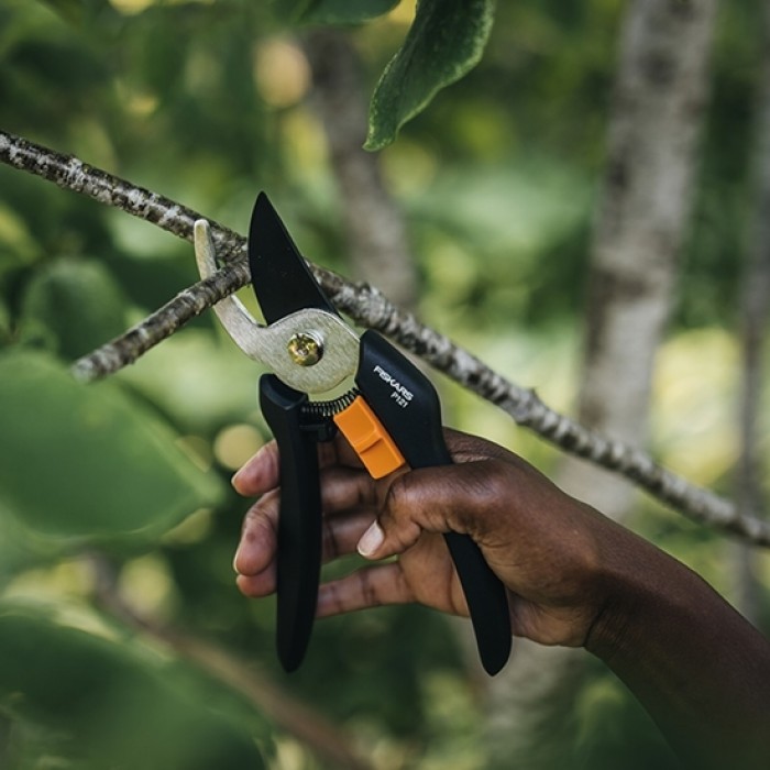 Κλαδευτήρι Solid Bypass P121 FISKARS 111102102