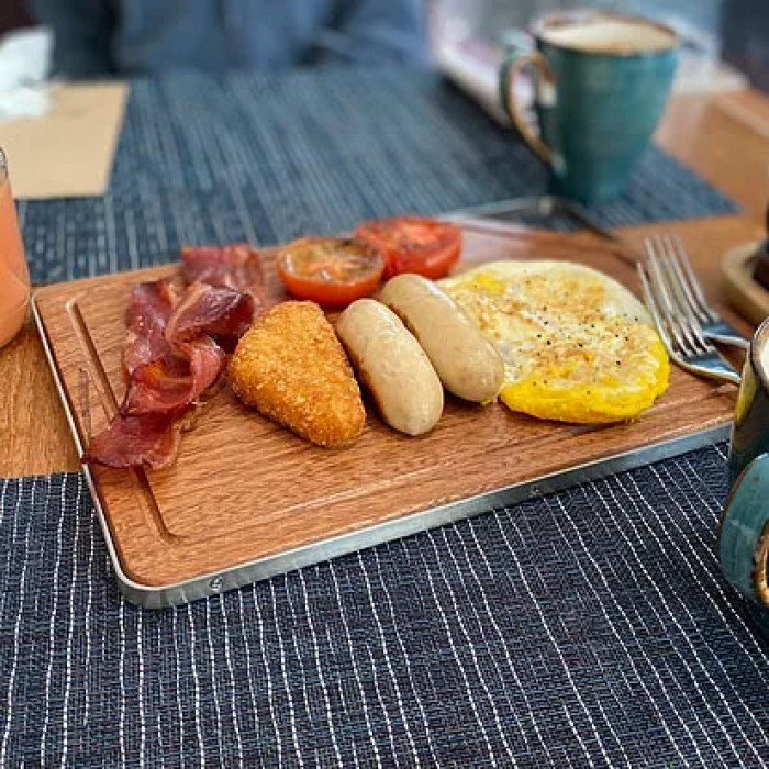 Ξύλο κοπής Hazuto με Διαστάσεις 329mm X 234mm από Ξύλο Sapele από το Κονγκό και με μονοκόμματο μεταλλικό πλαίσιο Τhe Ηazuto Βoard 304