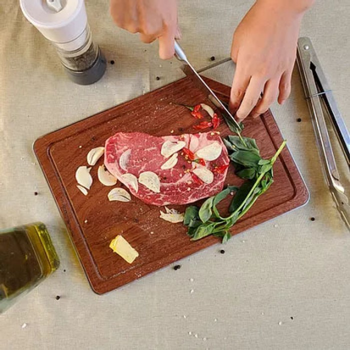 Ξύλο κοπής Hazuto με Διαστάσεις 329mm X 234mm από Ξύλο Sapele από το Κονγκό και με μονοκόμματο μεταλλικό πλαίσιο Τhe Ηazuto Βoard 304