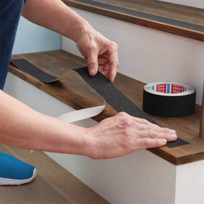 Αντιολισθητική Ταινία tesa® για σκαλοπάτια, ράμπες, σκάλες, κύτη σκαφών κ.α. 5m x 25mm Διάφανη 55587