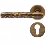 Πόμολα Πόρτας (Μονό ή Ζεύγος) Χειρολαβή με Ροζέτα Bespoke ILAVIO 2761 Brass Material BRONZE 04