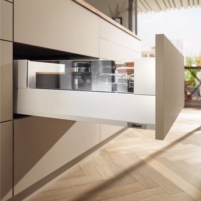 Μεταλλικό καλάθι Blum MerivoBox Αρθρωτό -E- με BOXCOVER (υποδοχές Γυαλιού ή Μελαμίνης 8mm) με ύψος 20.9cm και Βάθος 50cm και αντοχή φορτίου 40 kg σε χρώμα Λευκό (White Satine)