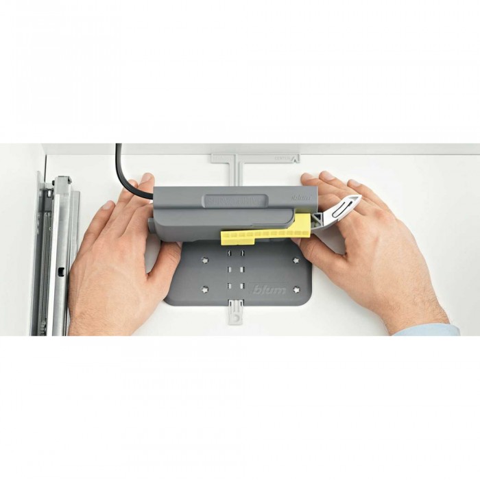 Σετ υποβοήθησης για Λύσεις καλαθιών απορριμμάτων στα κάτω ντουλάπια Blum Servo Drive UNO Z10UB00EA