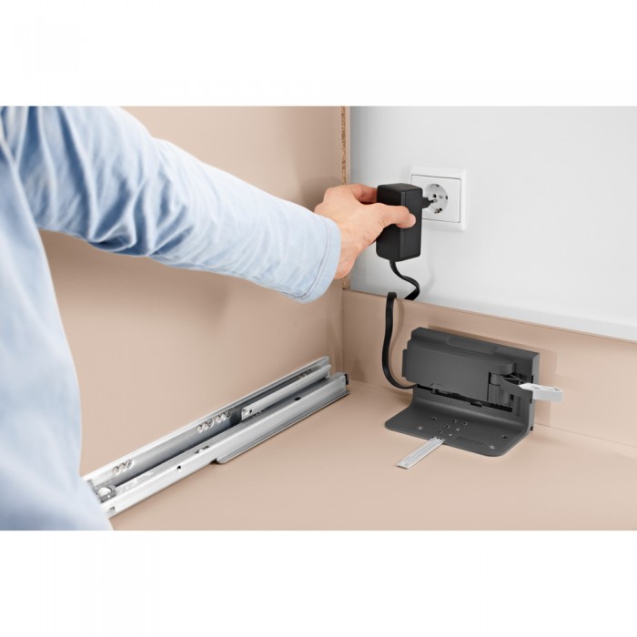 Σετ υποβοήθησης για Λύσεις καλαθιών απορριμμάτων στα κάτω ντουλάπια Blum Servo Drive UNO Z10UB00EA