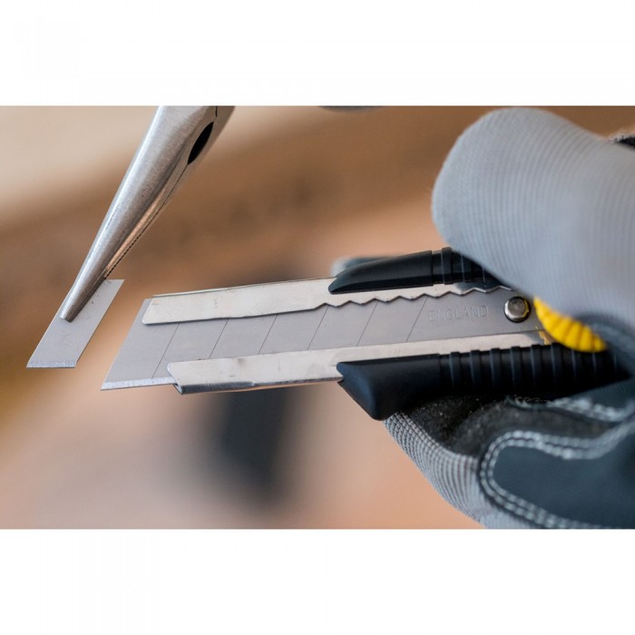 Κοπίδι Φαλτσέτα Ασφαλείας Stanley Dynagrip με Πλαστικό Σώμα και Πλάτος Λάμας 18mm  0-10-418