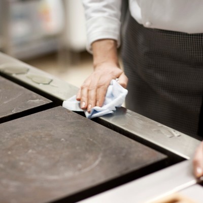 Πανί Καθαρισμού Κουζίνας Σε Φύλλα Non-Woven Λευκό 1φυλλο 35,5x41,5cm 4x75τεμ. Tork 473179