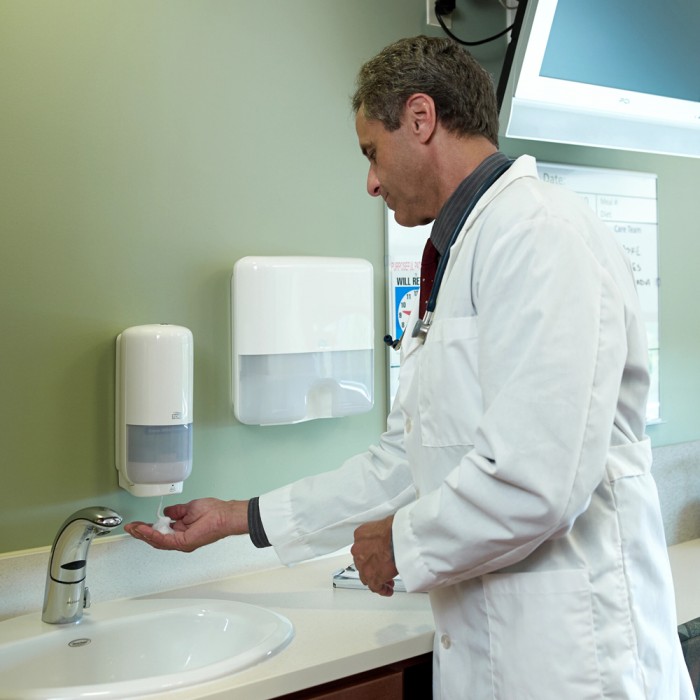 Συσκευή Σαπουνιού Χεριών Σε Αφρό Με Intuition™ Sensor Λευκή 1l Tork 561600